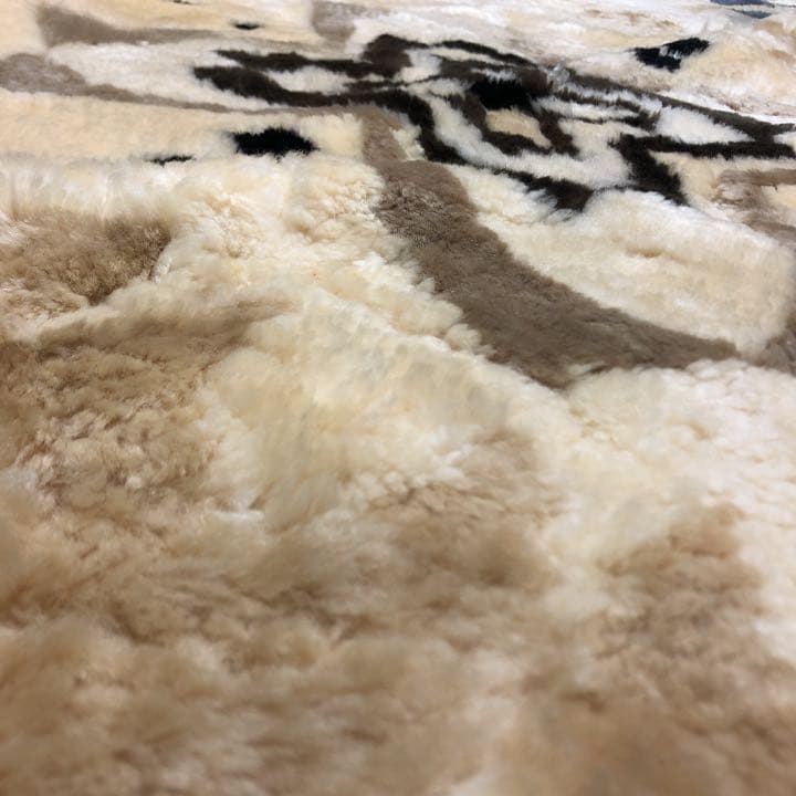 ムートンラグ　高級ムートン　ラグ　絨毯　上品　敷物　シープ　羊