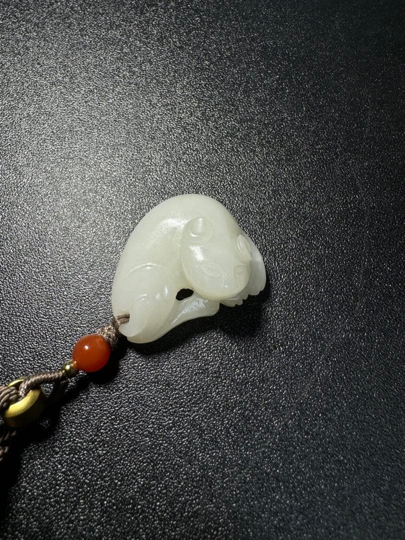 羊脂白玉和田玉 天然石 可愛い瑞獣ペンダントトップ本玉 中国美術 旧家蔵出し