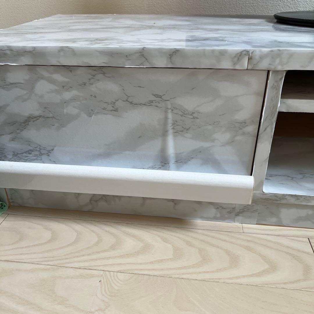 テレビ台　横幅137奥行き38.5高さ28