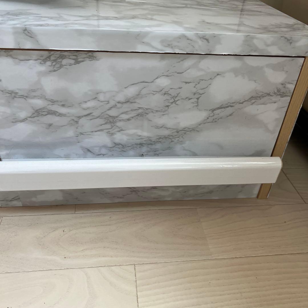 テレビ台　横幅137奥行き38.5高さ28