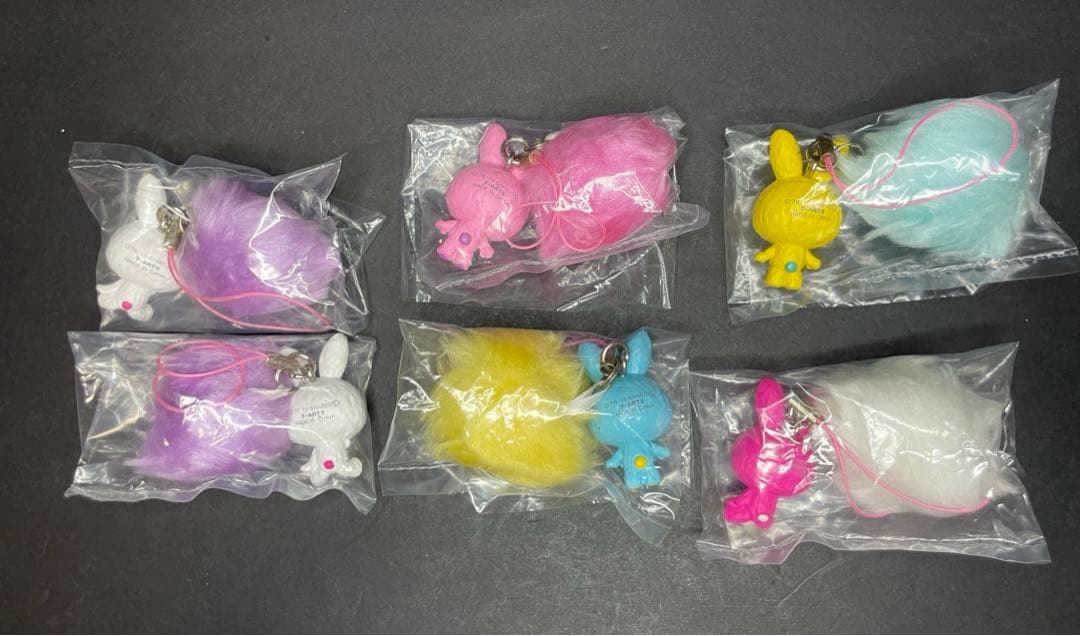 キティ　カラフルバニー　マスコット　ファー　ふわふわ　ストラップ　レア　未使用