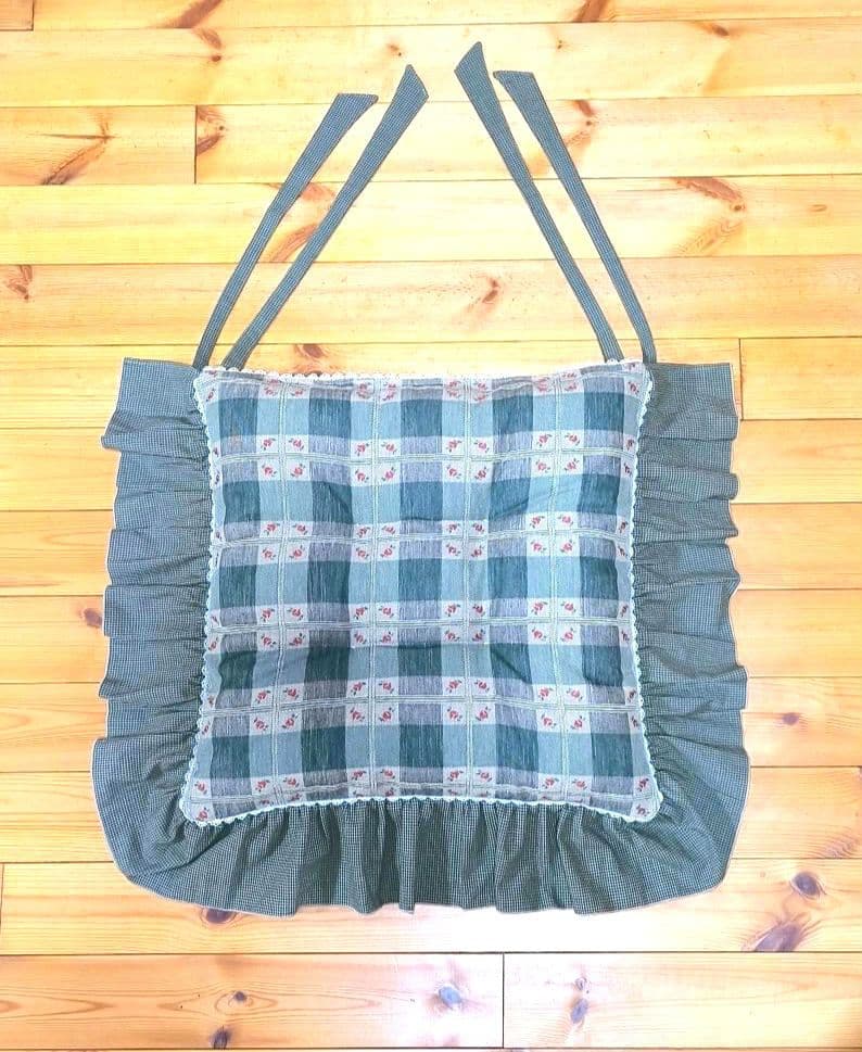 ⭐️アメリカンカントリー雑貨❤フリフリチェアパッド　グリーン系バラ柄♡45cm角