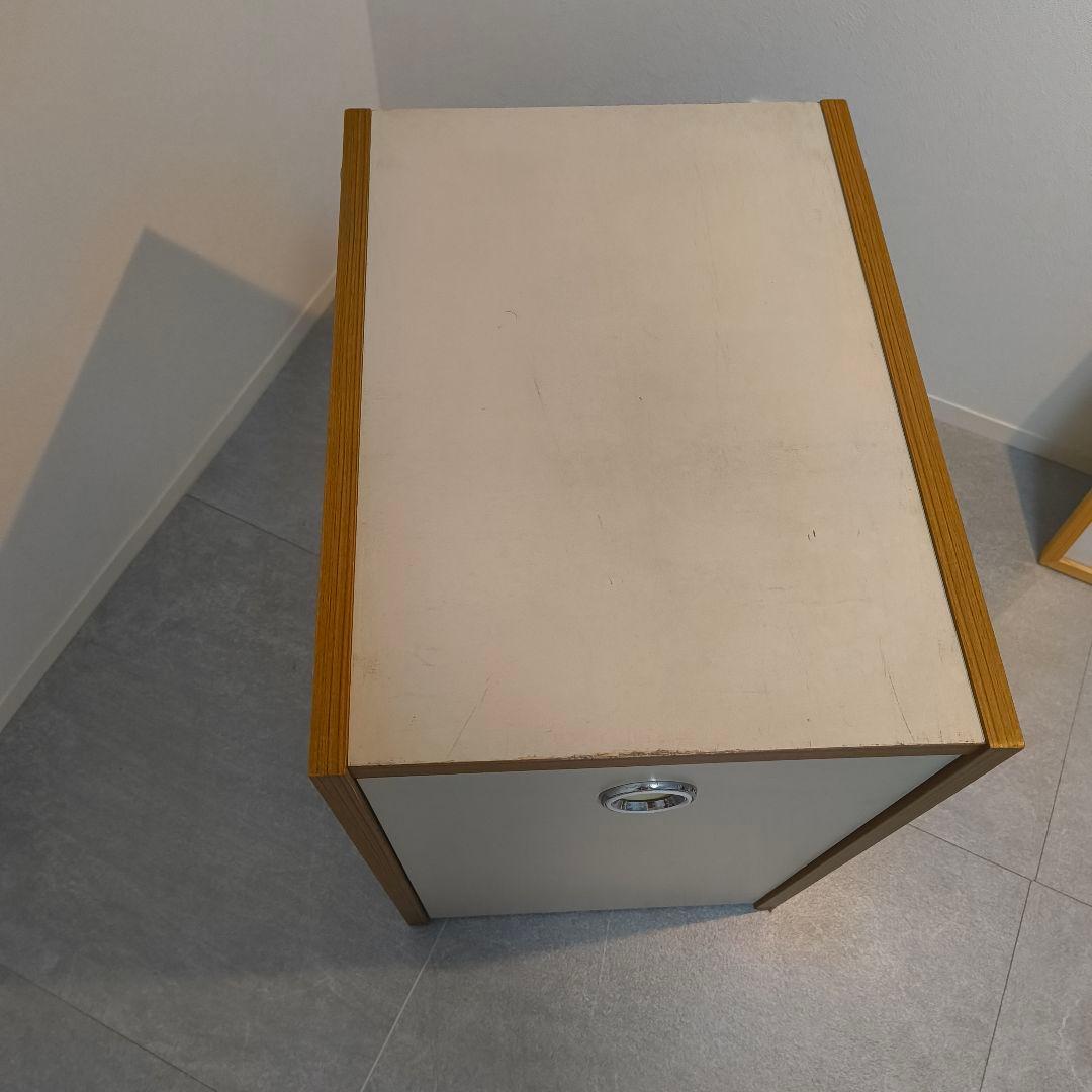 ヴィンテージ　マガジンキャビネット　縦開き　ホワイト　ウッド　韓国