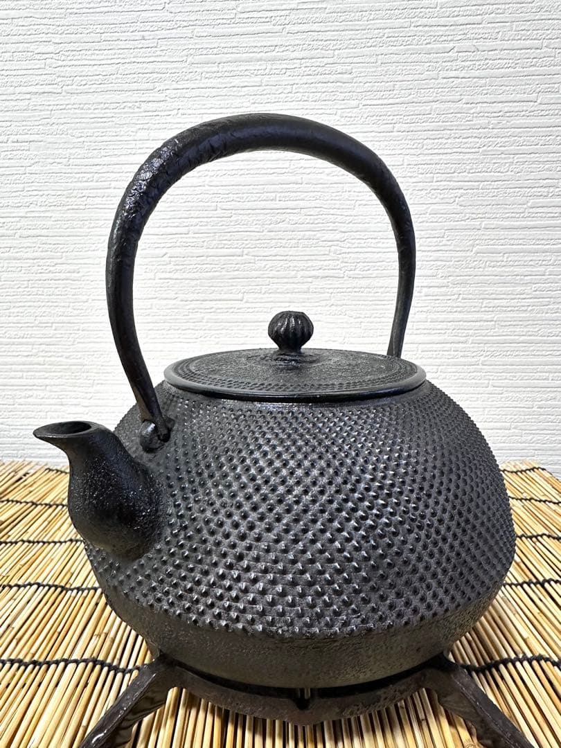 南部釜師造　南部鉄瓶一級合格証付　１５型アラレ　南部鉄瓶　南部鉄器　鉄瓶