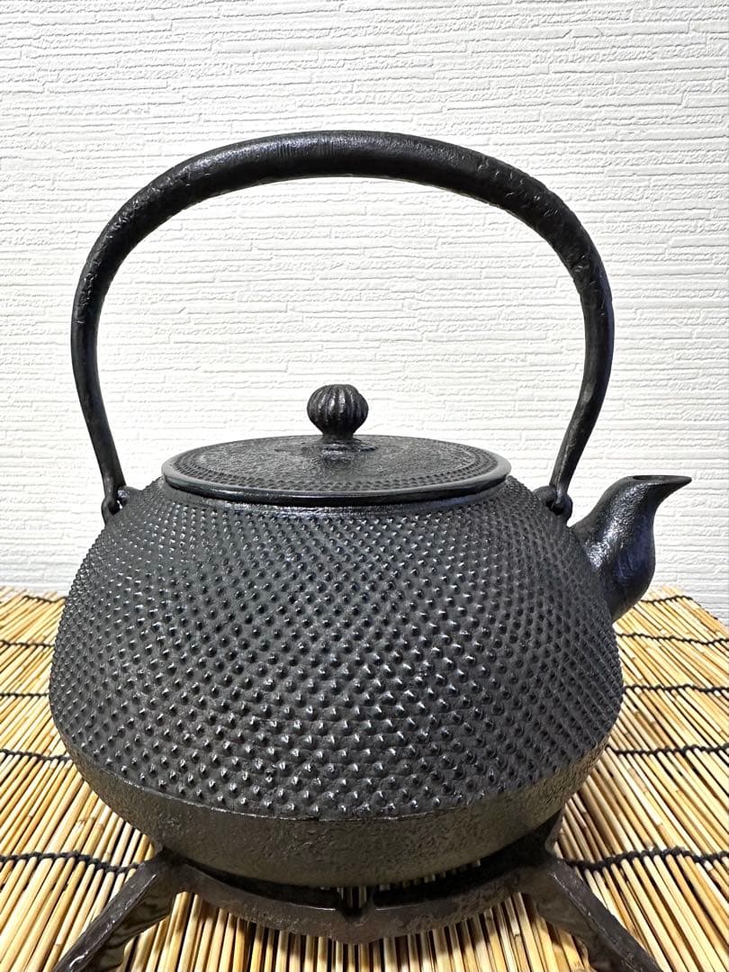 南部釜師造　南部鉄瓶一級合格証付　１５型アラレ　南部鉄瓶　南部鉄器　鉄瓶