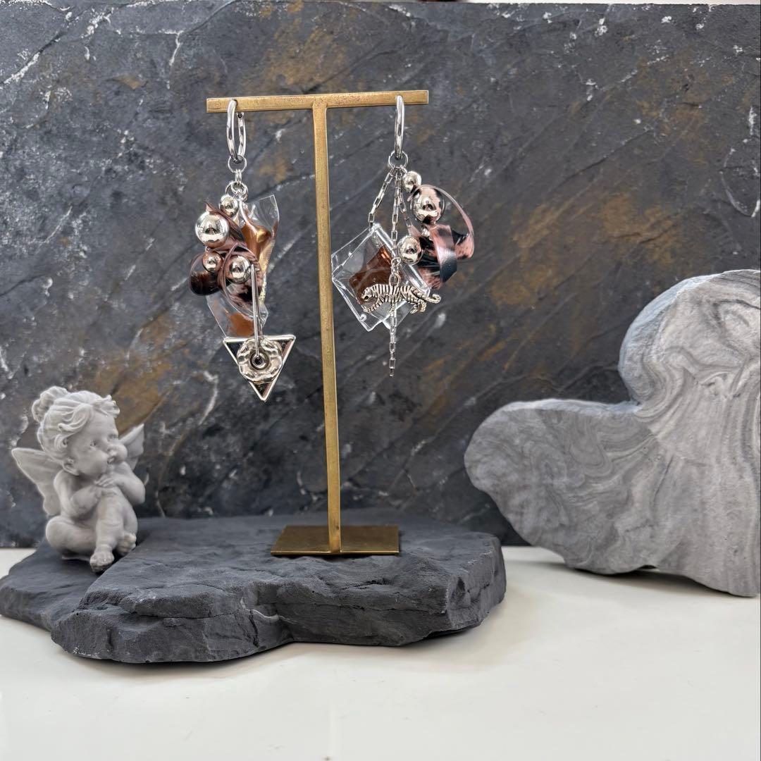 203 PVCを使用した個性的なかっこ可愛いアクセ❶ イヤリングorイヤリング