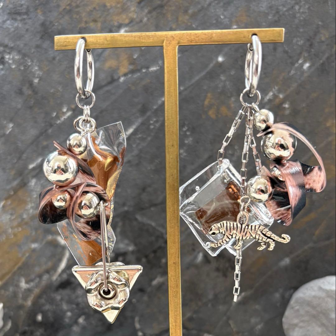 203 PVCを使用した個性的なかっこ可愛いアクセ❶ イヤリングorイヤリング