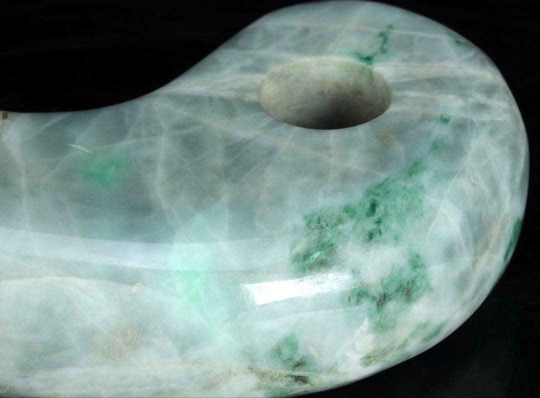 糸魚川翡翠 勾玉 特大2474g 天然ヒスイ 天然石 観賞石 原石 美石 鉱石