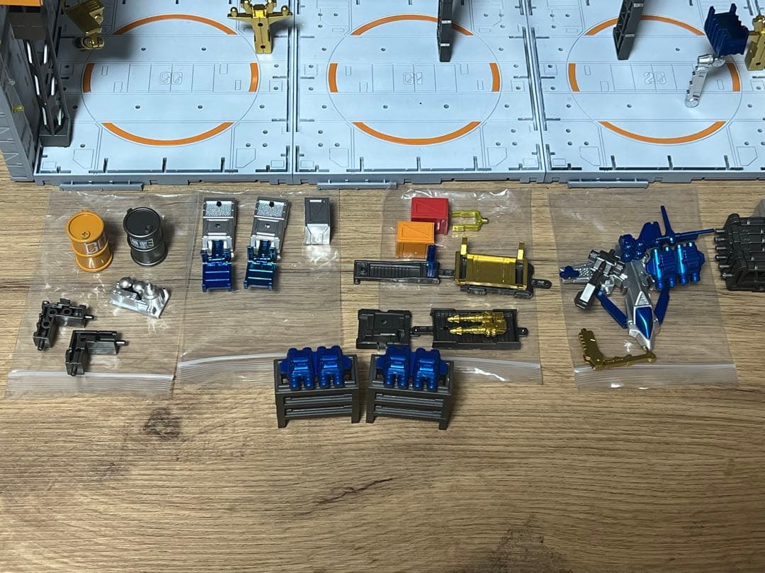 ガンダム システムベース 格納庫 基地　ホワイト　リモコン付き　ジオラマ作品