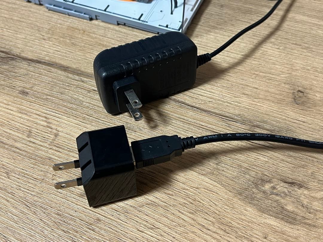 ガンダム システムベース 格納庫 基地　ホワイト　リモコン付き　ジオラマ作品