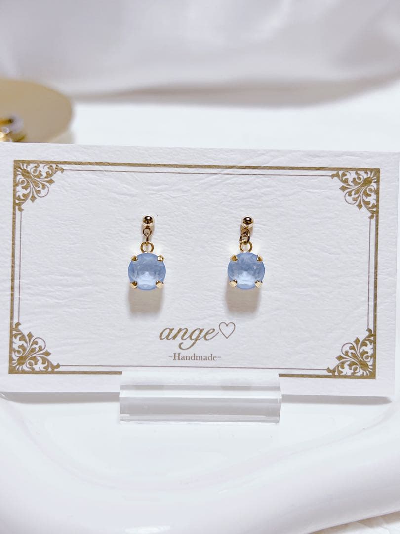 Ｎｏ．S9スワロフスキースカイイグナイトの1粒ピアス イヤリング