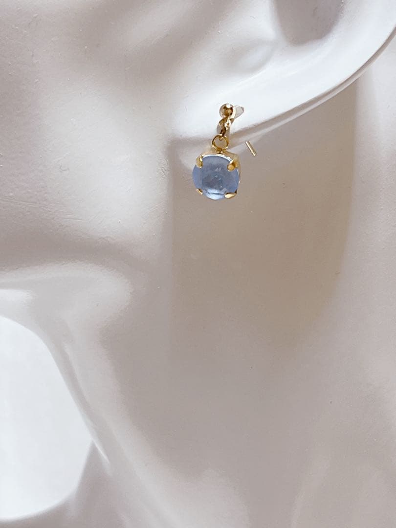 Ｎｏ．S9スワロフスキースカイイグナイトの1粒ピアス イヤリング