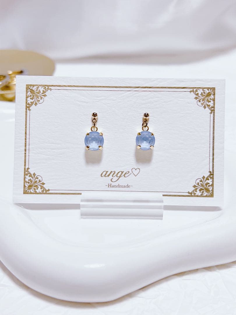 Ｎｏ．S9スワロフスキースカイイグナイトの1粒ピアス イヤリング