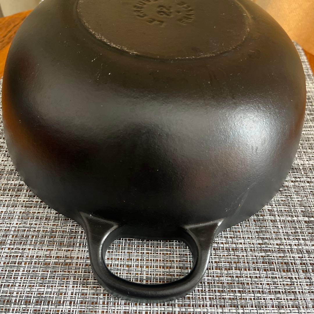 【LE CREUSET 】ブラック 両手鍋　22㌢