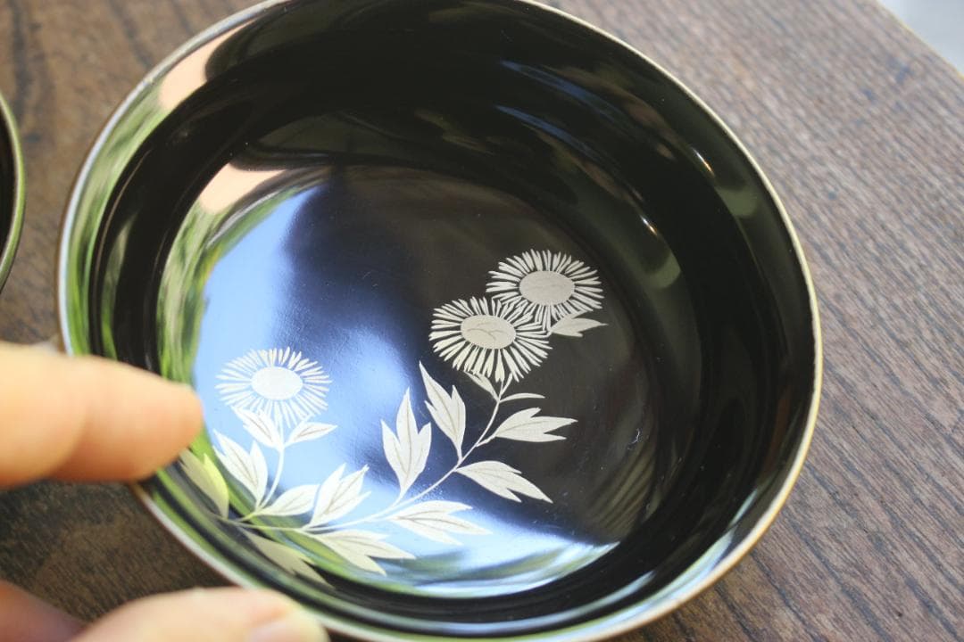 ばら売り可！時代金縁黒漆に優美な草花蒔絵の映える小皿7点（検輪島塗蒔絵皿菓子皿