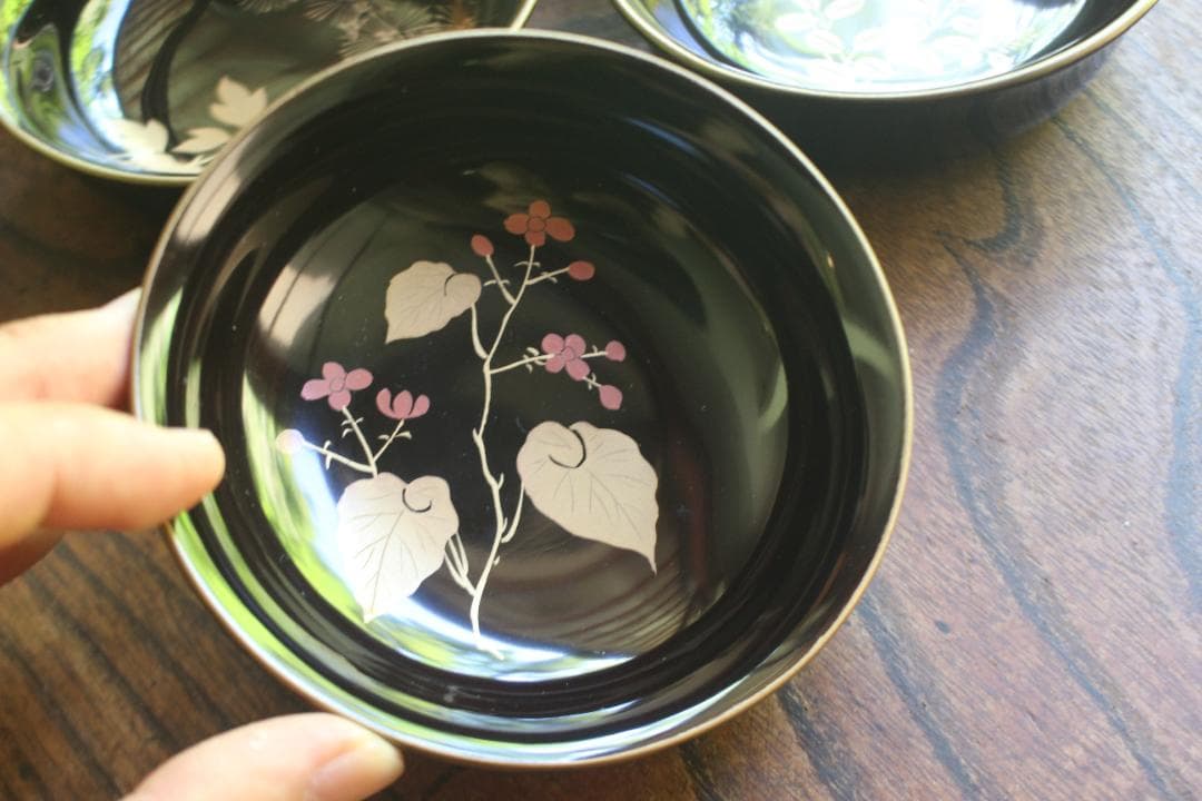 ばら売り可！時代金縁黒漆に優美な草花蒔絵の映える小皿7点（検輪島塗蒔絵皿菓子皿