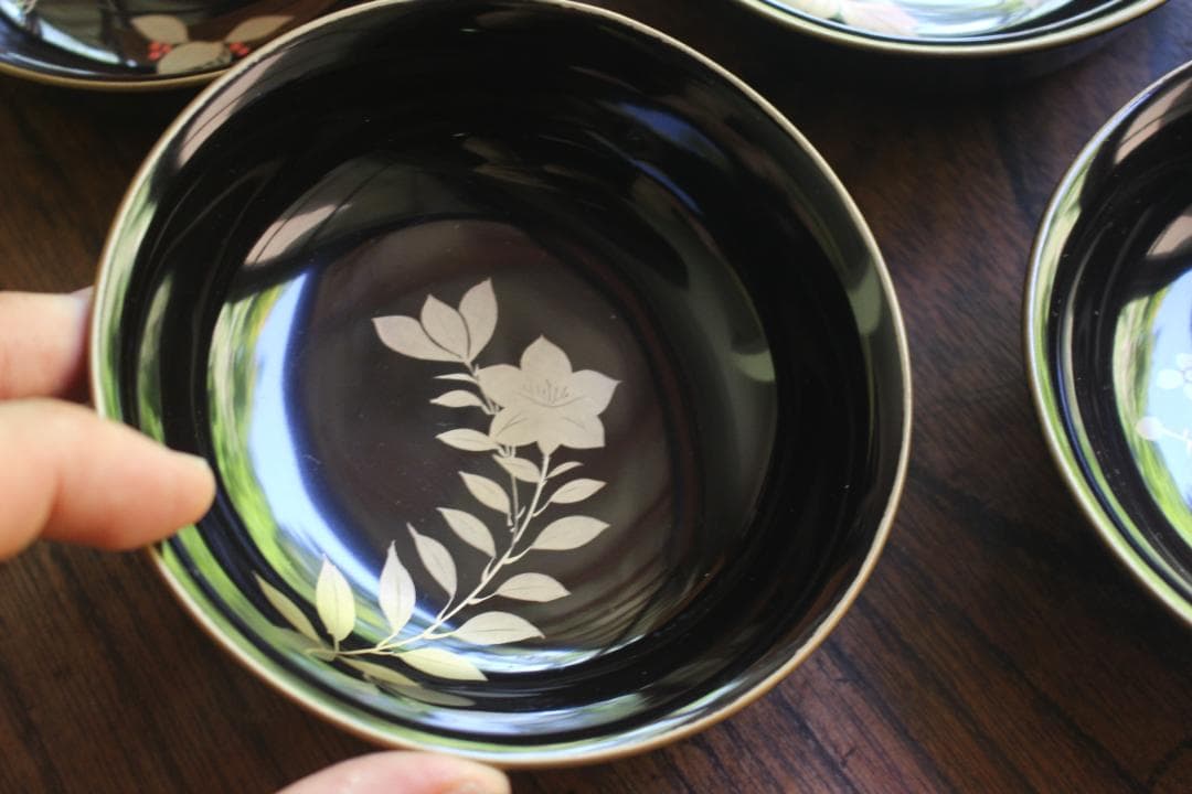 ばら売り可！時代金縁黒漆に優美な草花蒔絵の映える小皿7点（検輪島塗蒔絵皿菓子皿