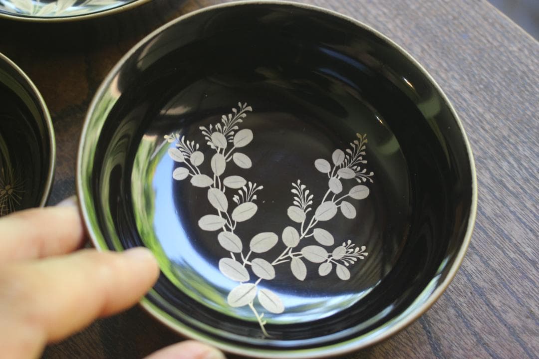 ばら売り可！時代金縁黒漆に優美な草花蒔絵の映える小皿7点（検輪島塗蒔絵皿菓子皿