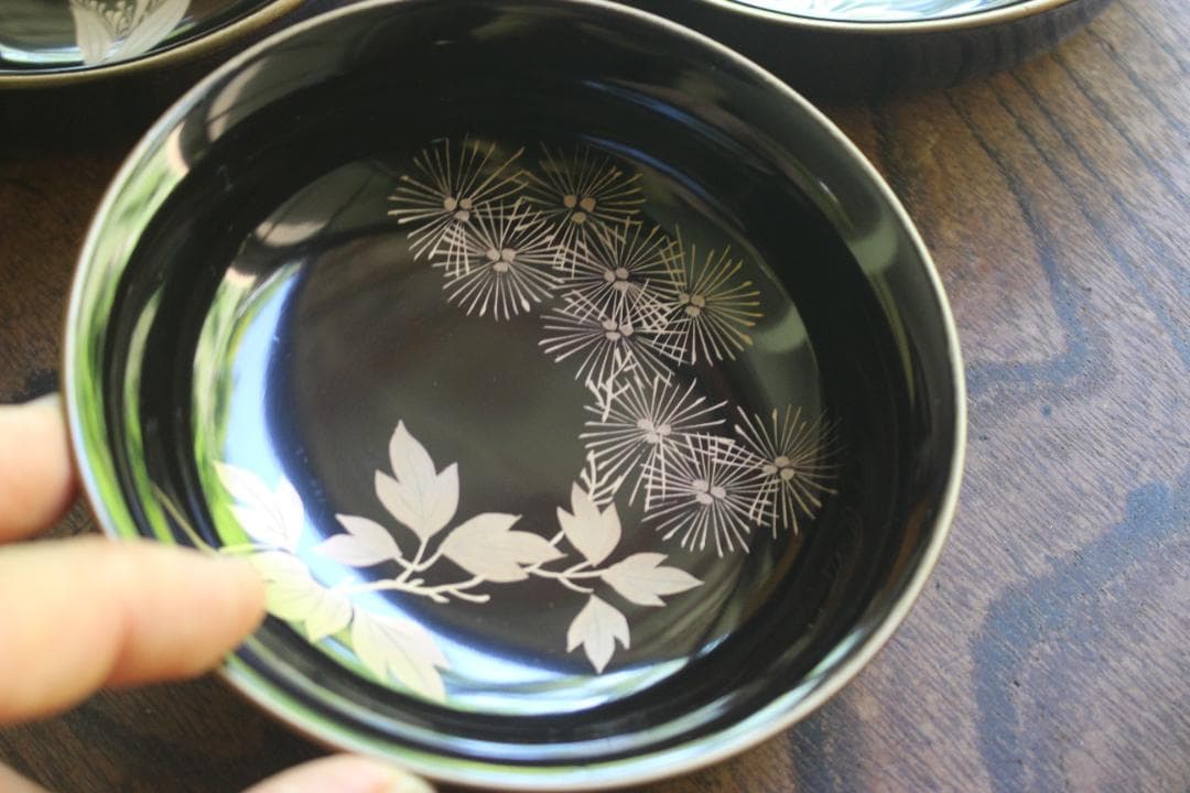 ばら売り可！時代金縁黒漆に優美な草花蒔絵の映える小皿7点（検輪島塗蒔絵皿菓子皿
