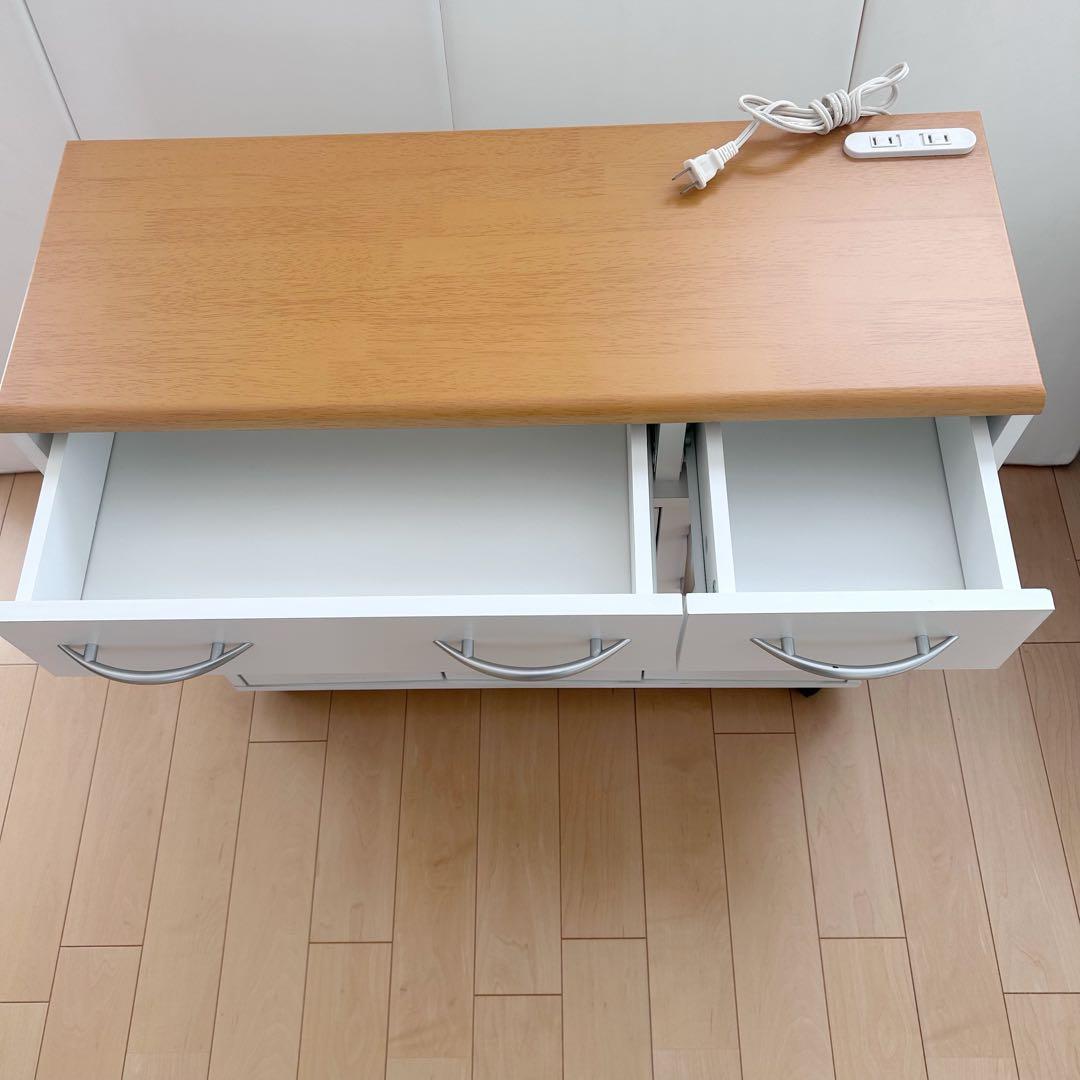 北欧　コンパクトキッチンカウンター　木目調　食器棚　ホワイトキャスターコンセント