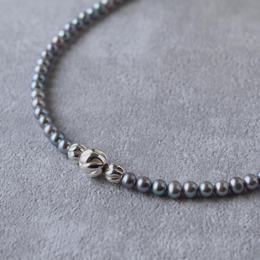 グレーベビーパールのネックレス　パール　グレーパール　ベビーパール