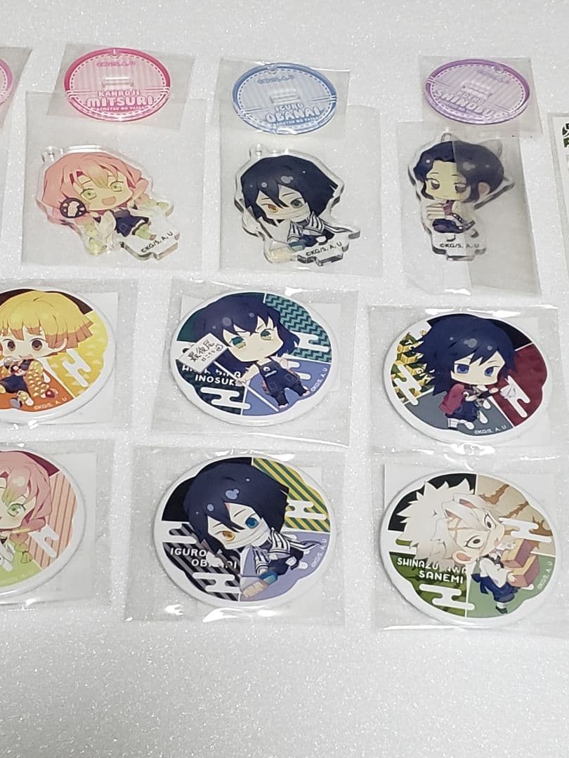希少】鬼滅の刃 海外限定 アクリルスタンド 缶バッジ 38点セット 中国