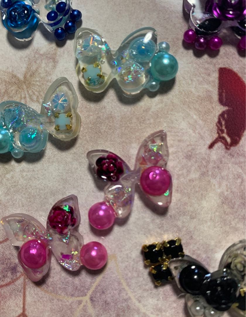 レジン蝶々　蝶々パーツ　モチーフパーツ　ネイルパーツ