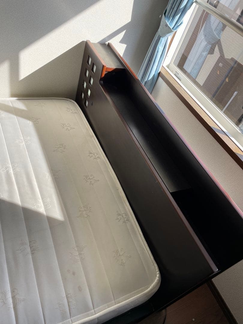 セミダブル　フレーム+高級マットレス