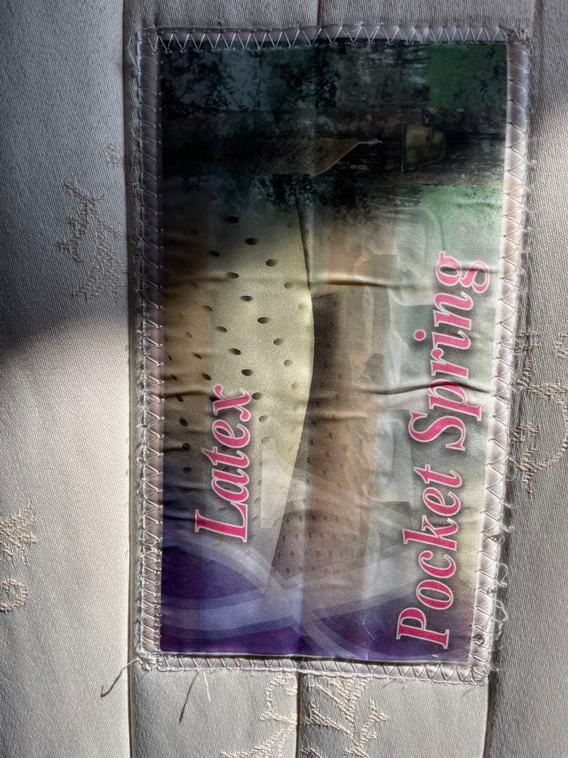 セミダブル　フレーム+高級マットレス