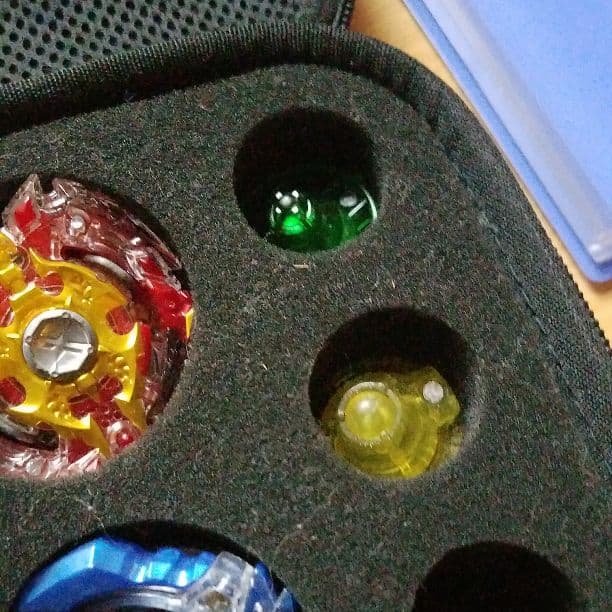 ベイブレード詰め合わせバック型ケース付き