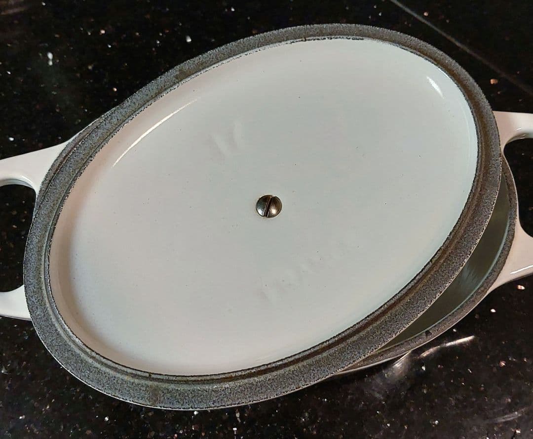 Le Creuset☆ココット・オーバル☆17 cm☆ホワイト