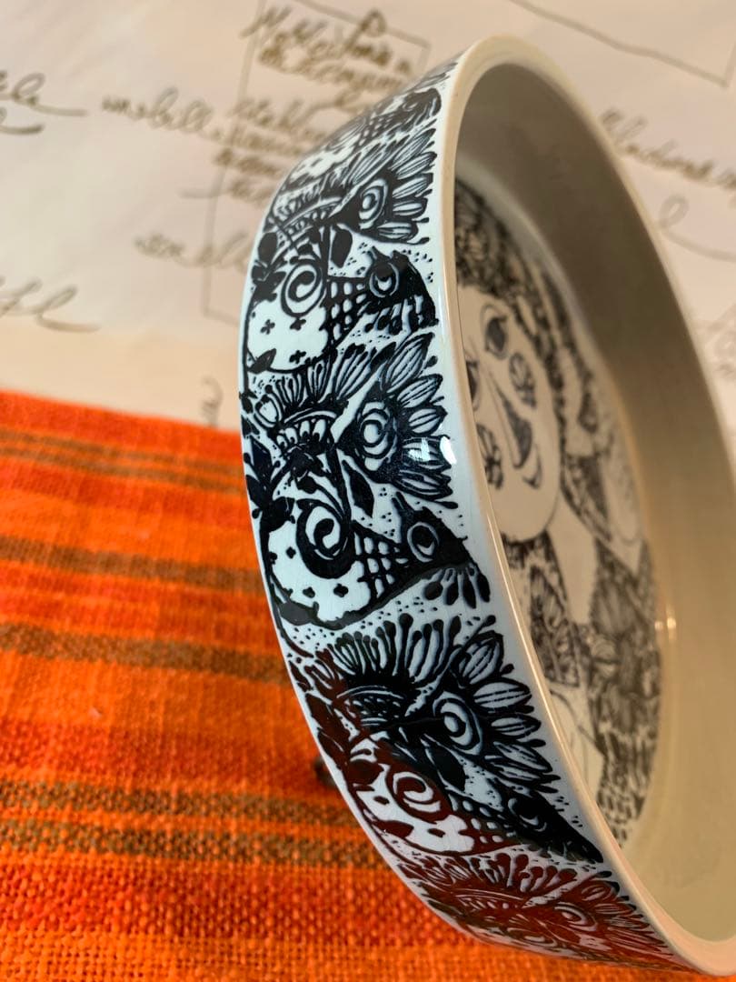 ビヨンヴィンブラッド　ビンテージの鳥を持つ少女の絵柄の深皿です！22㎝のサイズ！