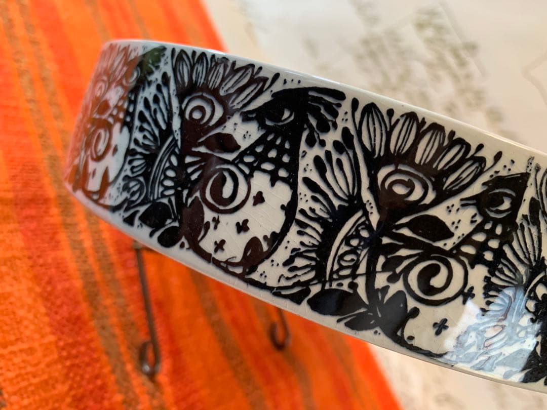 ビヨンヴィンブラッド　ビンテージの鳥を持つ少女の絵柄の深皿です！22㎝のサイズ！