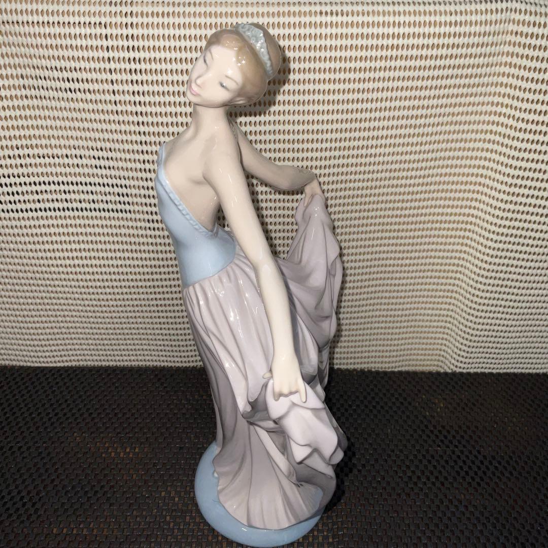 リヤドロ　LLADRO 踊る少女