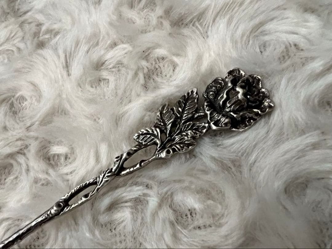 ドイツ　ヒルデスハイムローズ　スプーン〈１本〉純銀製835