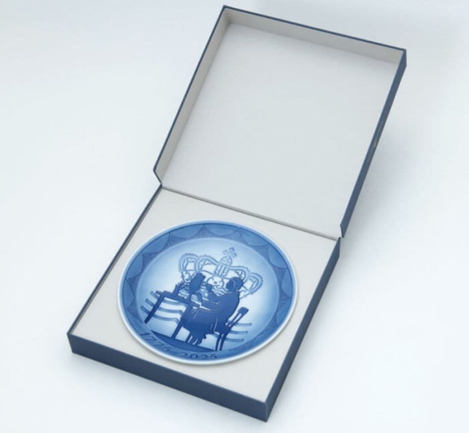 【新品】ロイヤルコペンハーゲン 250周年記念 プレート18cm 青 限定モデル
