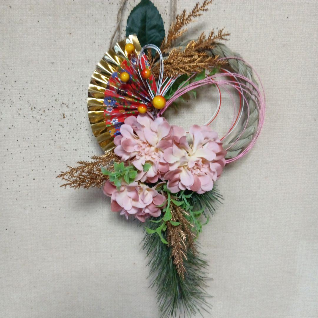 しめ縄リース　薄いピンク系ダリア