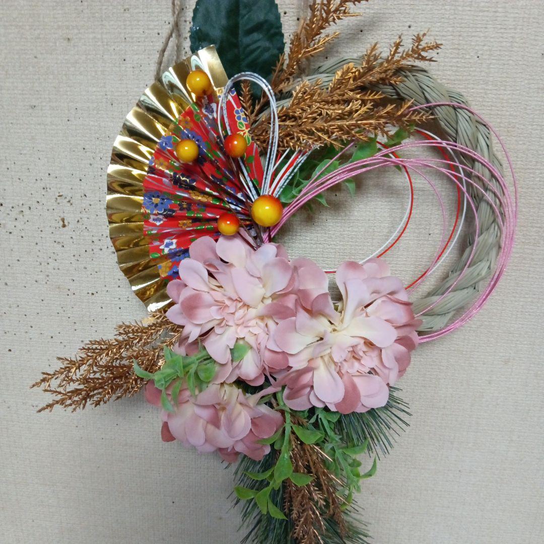 しめ縄リース　薄いピンク系ダリア