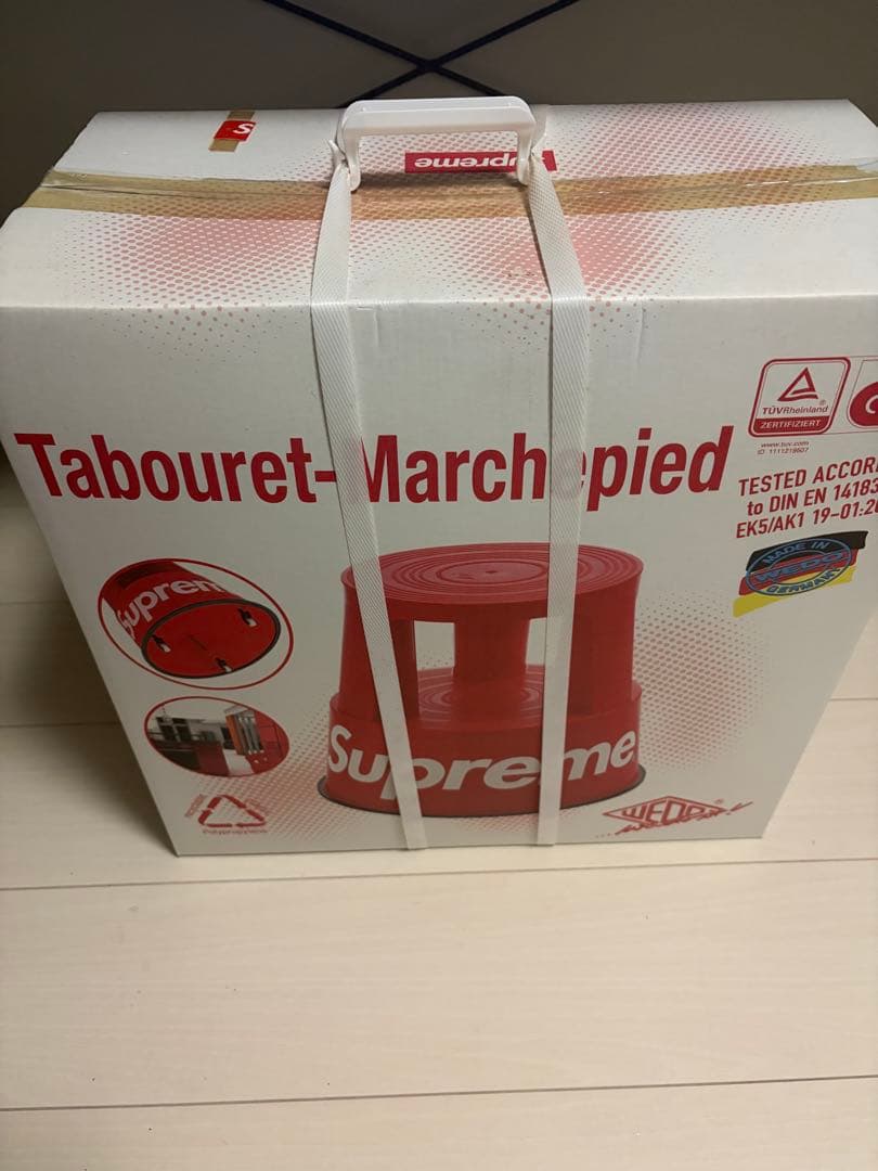 新品 Supreme / Wedo Step Stool Red