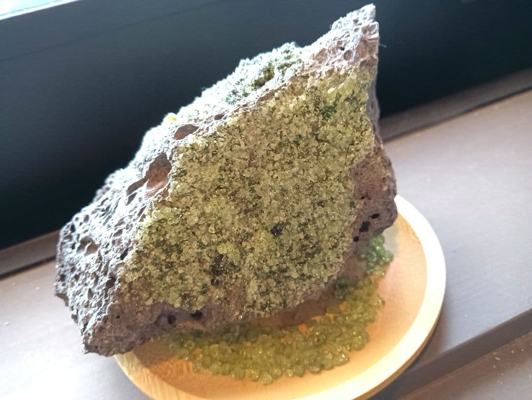 ビッグサイズ　ペリドット　母岩　天然石　パワーストーン