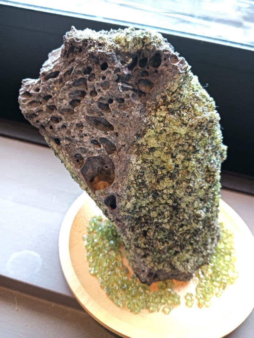 ビッグサイズ　ペリドット　母岩　天然石　パワーストーン