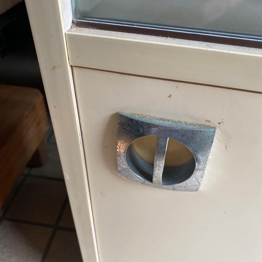 昭和レトロポップ　棚　キャビネット　ホワイト　白　パープル　オレンジ　チェック