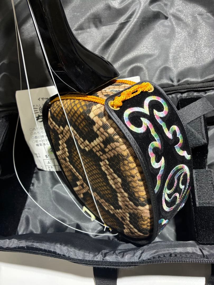 G）沖縄 民謡楽器 和楽器 三線 人工蛇皮 専用ケース付き 三線用つめ付き