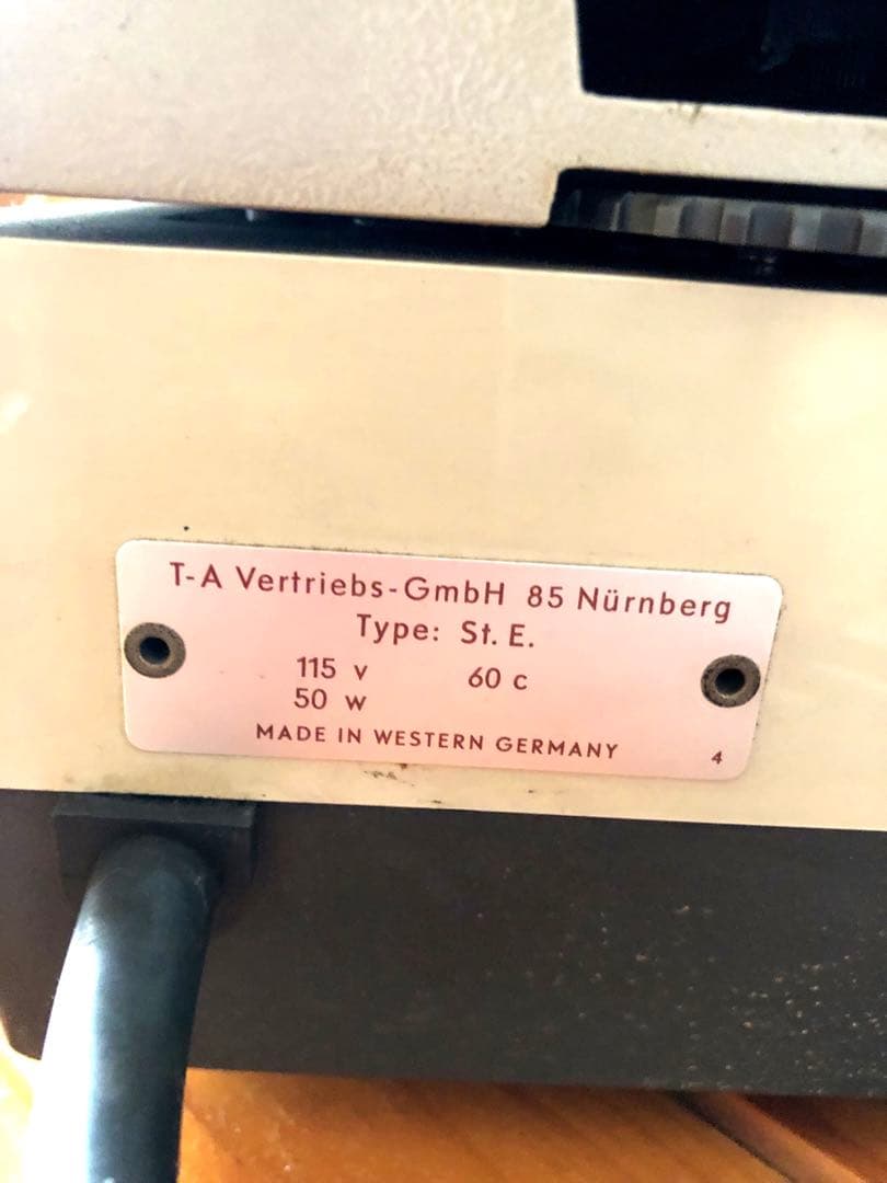 TRIUMPH タイプライター　レトロ　クラッシック　イギリス　英国