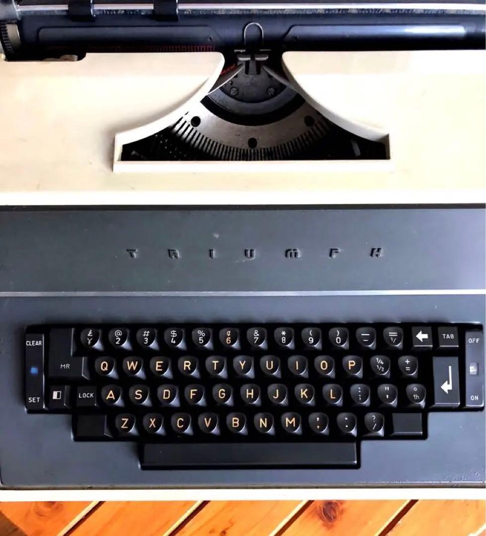 TRIUMPH タイプライター　レトロ　クラッシック　イギリス　英国