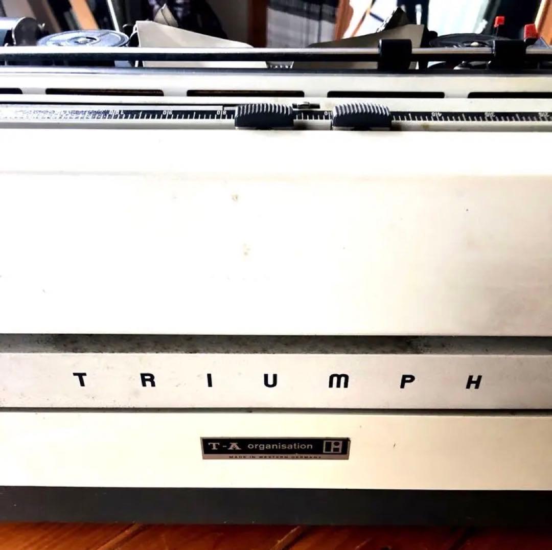 TRIUMPH タイプライター　レトロ　クラッシック　イギリス　英国