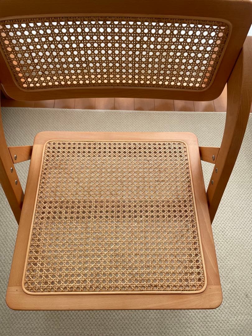 折り畳みラタンチェア