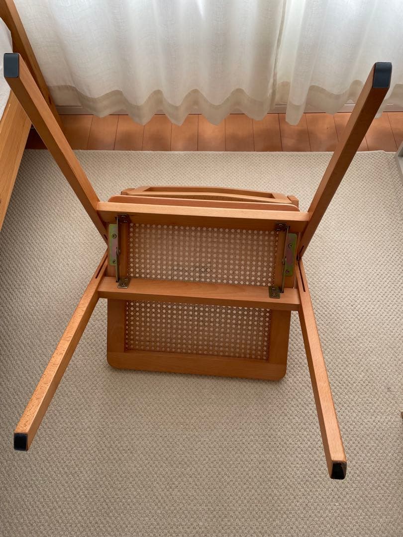 折り畳みラタンチェア