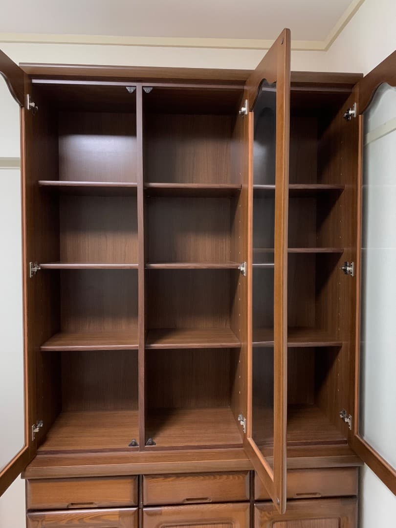 ガラス扉本棚　飾り棚