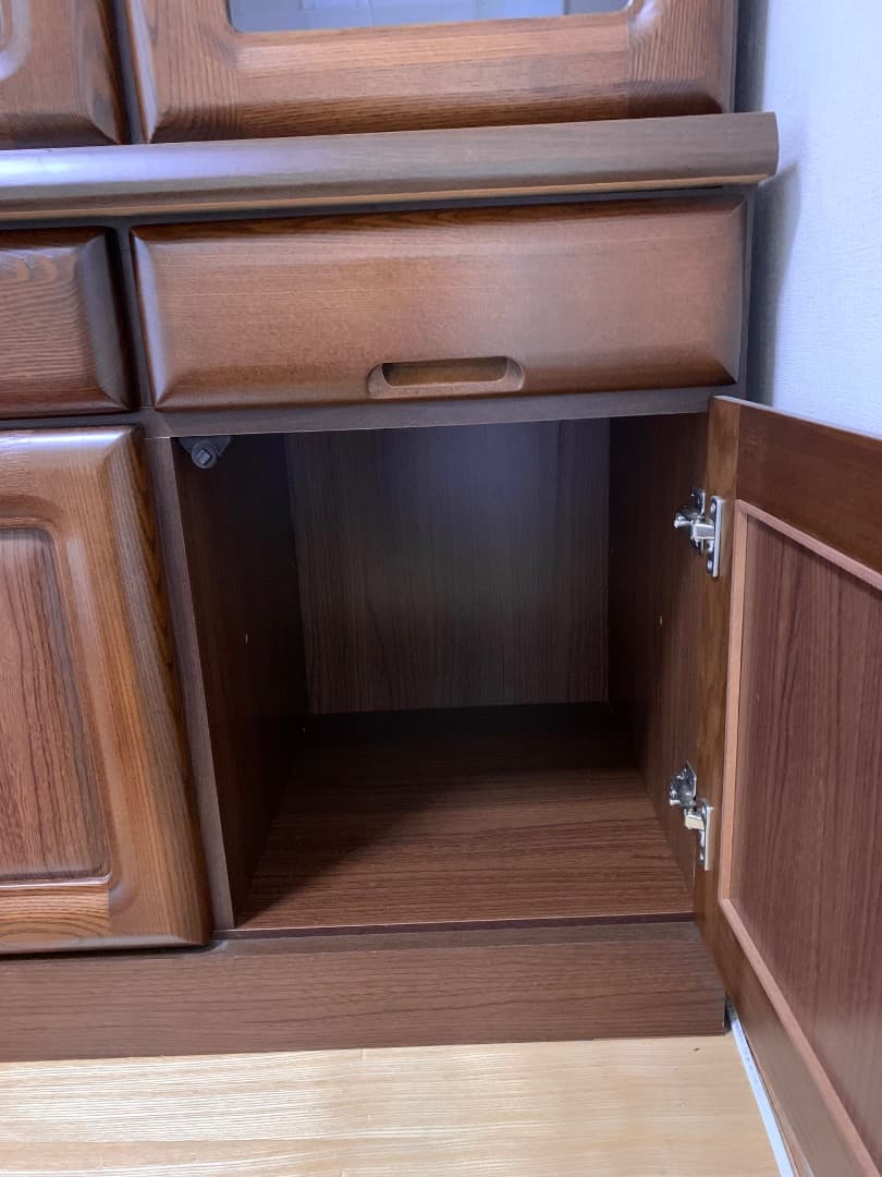 ガラス扉本棚　飾り棚